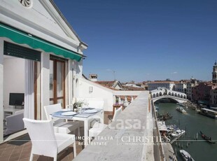 Appartamento in Affitto in Calle del Paradiso a Venezia