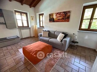 Appartamento in Affitto in Via Castel Baradello a Como