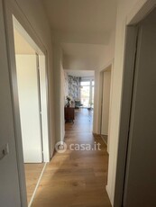 Appartamento in Affitto in Via dei Tulipani 19 a Milano