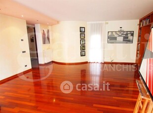 Appartamento in Affitto in Viale Nino Bixio 20 -34 a Verona