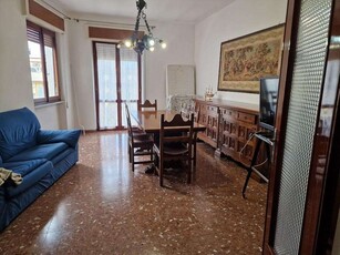 Appartamento in Vendita a Carrara Via dei Mille,