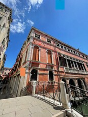 Appartamento in Vendita in Campo San Fantin a Venezia