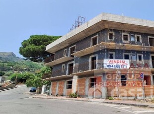 Appartamento in Vendita in Via Erice a Giardini-Naxos