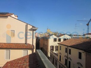 Appartamento Quadrilocale in ottime condizioni in vendita a Padova