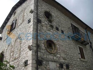 Appartamento Trilocale da ristrutturare in vendita a Montenero Val Cocchiara