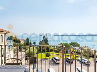 Appartamento Trilocale in ottime condizioni in vendita a Gardone Riviera