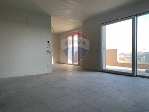 Attico in Via Bastone, Dalmine, 4 locali, 2 bagni, con box, 142 m²