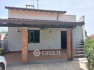 Casa Bi/Trifamiliare in Affitto in Via Grotticelle a Acireale