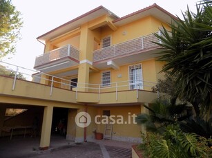 Casa Bi/Trifamiliare in Affitto in Via Tersicore 35 a Siracusa