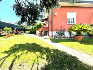 Casa Bi - Trifamiliare in Vendita a Ortonovo Via Marinella,