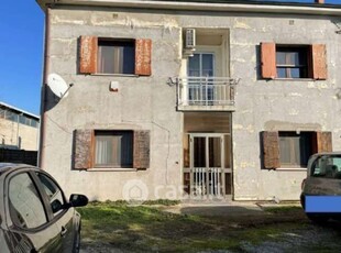 Casa Bi/Trifamiliare in Vendita in Piazza Giuseppe Garibaldi a Riva del Po