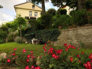 Casa indipendente a Como, 8 locali, 2 bagni, giardino privato, garage