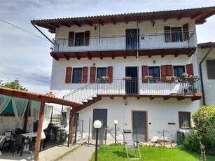 Casa indipendente in vendita a Albiano D'Ivrea