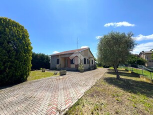 Casa indipendente in vendita