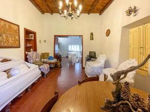 Casa indipendente in vendita