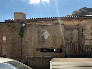 Casa indipendente in vendita