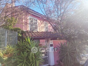 Casa indipendente in Vendita in a Carrara