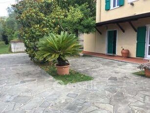 Casa indipendente in Vendita in a Carrara