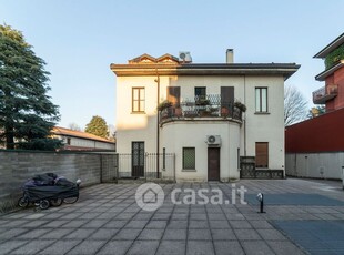 Casa indipendente in Vendita in Via Dante 16 a Corsico