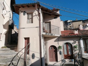Casa indipendente in Via del Colle - Camarda 62, L'Aquila, 3 locali