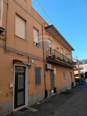 Casa indipendente in Via Monfalcone/Via Vercelli, Acireale, 8 locali