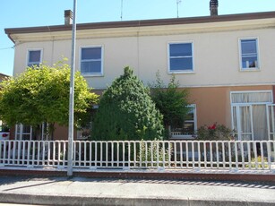 Casa indipendente in VIA SANDOLO GAMBULAGA, Portomaggiore, 6 locali