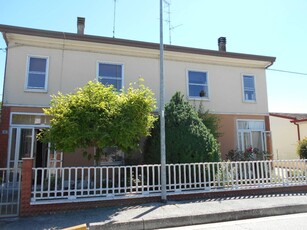 Casa indipendente in VIA SANDOLO GAMBULAGA, Portomaggiore, 6 locali