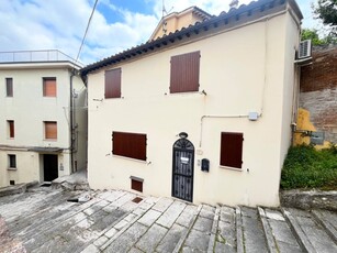 Casa indipendente in VIA SANTA CATERINA, Fabriano, 6 locali, 1 bagno