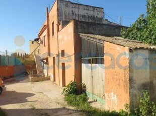 Casa semi indipendente da ristrutturare, in vendita in Contrada Raganella, Sciacca