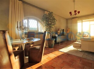 Casa semi indipendente in ottime condizioni in vendita a Carrara