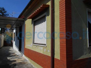 Casa semi indipendente in vendita in Via Larga 91, Ortonovo