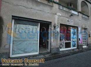 Casa singola da ristrutturare, in vendita in Via Cesare Battisti, Lipari