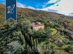 Castello di 3000 mq in vendita - Arezzo, Italia