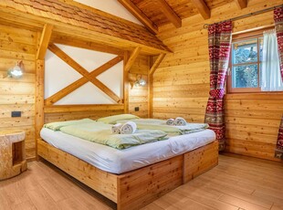 Chalet 'Camping Faè' con vista sulle montagne, terrazza privata e Wi-Fi