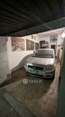 Garage/Posto auto in Affitto in a Verona