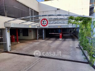 Garage/Posto auto in Affitto in Via della Moscova 26 a Milano