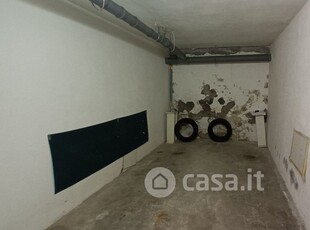 Garage/Posto auto in Affitto in Via Riviera a Pavia