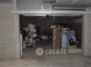 Garage/Posto auto in Vendita in Via Commercio 1 a Cento