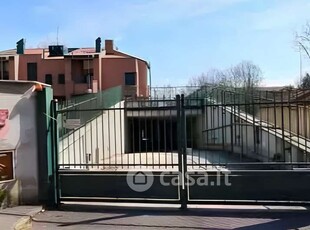 Garage/Posto auto in Vendita in Via Regina Margherita 5 a Biassono