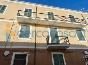 La Maddalena - trilocale in centro storico con balcone e cortiletto - PGS Immobiliare SRLS