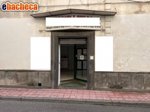 Locale commerciale a..