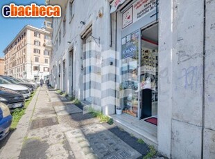 Locale Commerciale a..