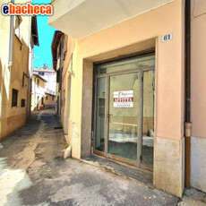 Locale commerciale a..