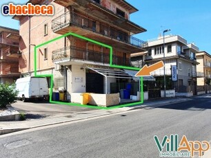 Locale Commerciale a..