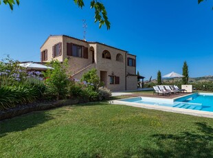 Marche affitto villa Offida Ascoli Piceno casale pregiato giardino barbeque piscina idromassaggio natura relax enogastronomia borghi