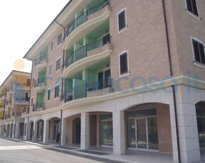 Negozio di nuova costruzione, in affitto in Strada Statale Via Salaria, Spinetoli