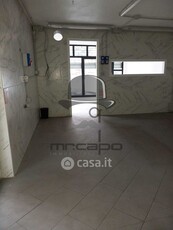 Negozio/Locale commerciale in Affitto in a Carrara