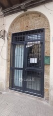 Negozio/Locale commerciale in Affitto in Corso Alberto Amedeo 182 a Palermo