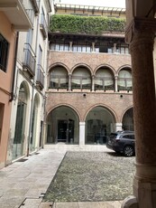 Negozio/Locale commerciale in Affitto in Corso Andrea Palladio a Vicenza