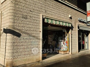 Negozio/Locale commerciale in Affitto in Via Alfredo Baccarini a Roma